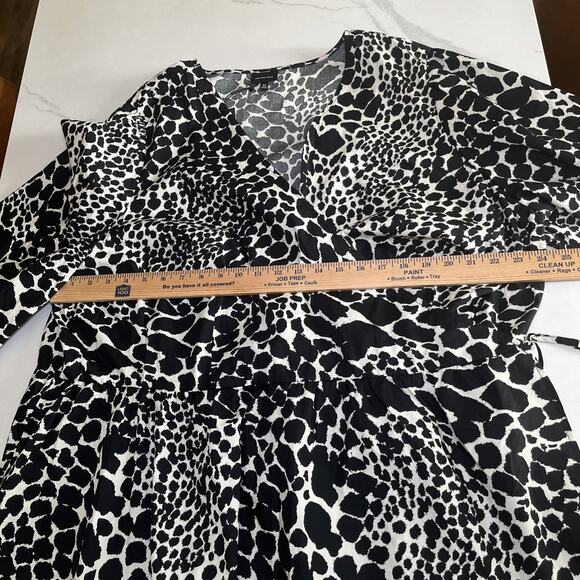 Who What Wear Top Womens Plus Sz 4X Swirling Leopard Peplum Wrap Tie Blouse NWT - Picture 6 of 15